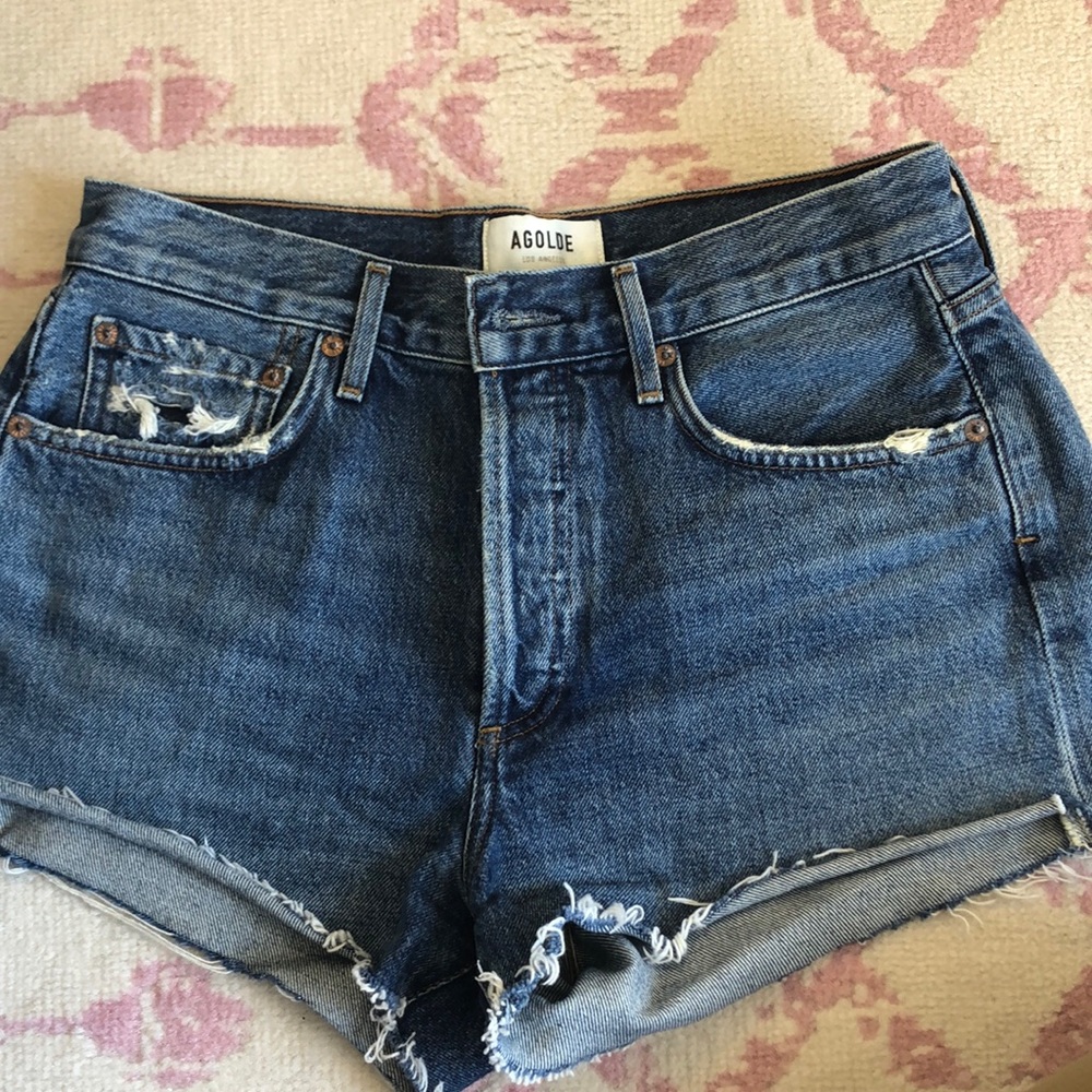 Agolde Parker short in color Med. Blue